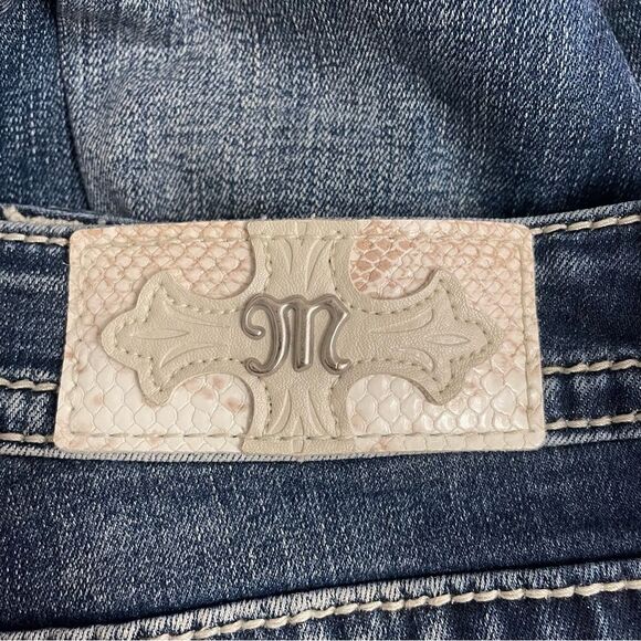 Miss Me Mid Rise Capri Straight Leg Jeans Medium Wash Peace Sign Crops Size 28 - Picture 9 of 13